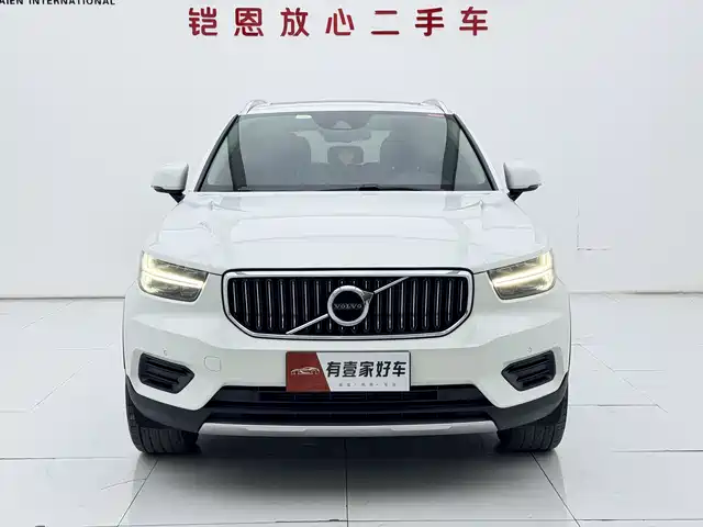 Volvo XC40 2021 Model T4 AWD Smart Drive Fashion Edition — фото 2