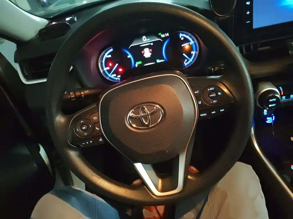 Photo 3 - Toyota RAV4 Rongfang