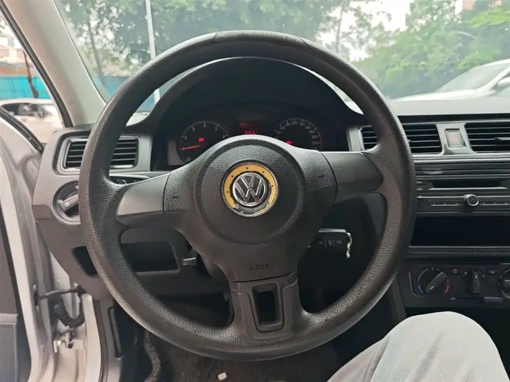 Volkswagen Santana 2015 1.4L Manual Trend Edition фото 11