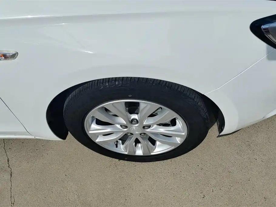 Buick Excelle 2021 Exemplar 1.5L Auto Progressive фото 6