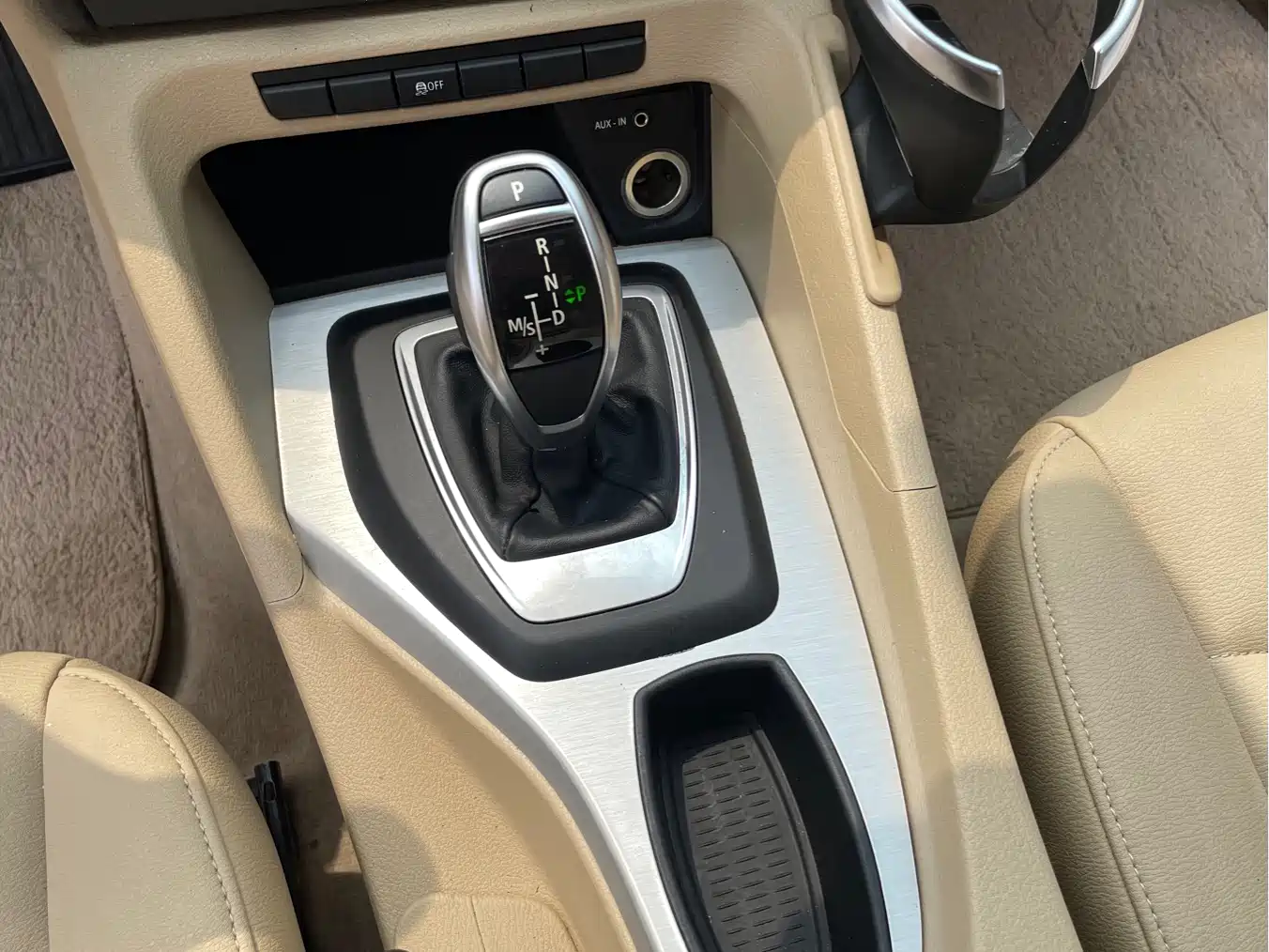 BMW X1 2012 sDrive20i Leading Model фото 10