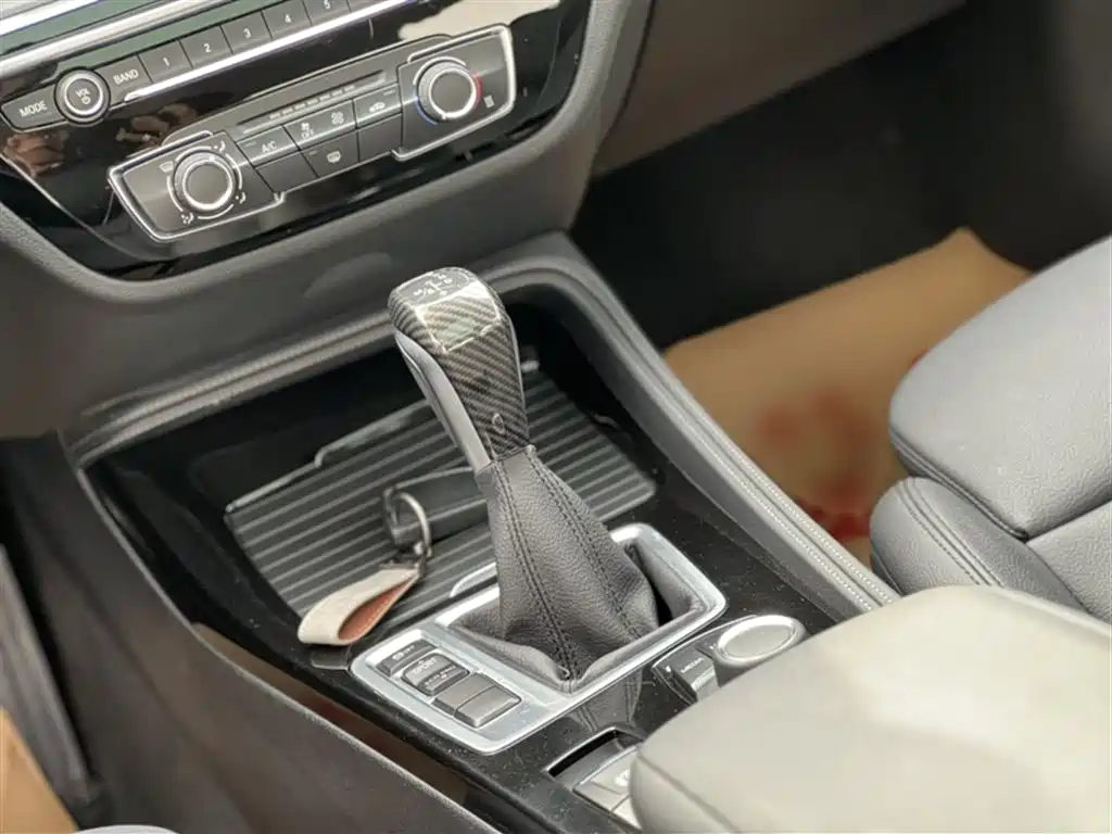 BMW 1 Series 2018 Facelift 118i Sport фото 14