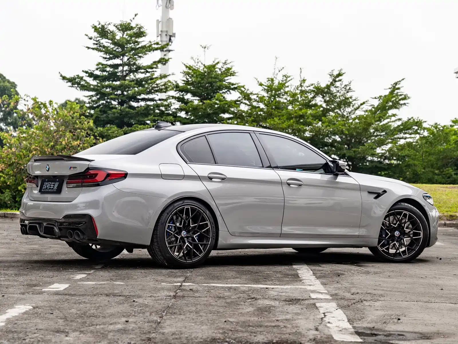 Photo 3 - BMW M5