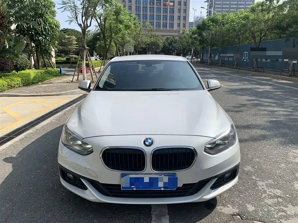 BMW 1 Series 2019 118i Fashion Edition фото 2