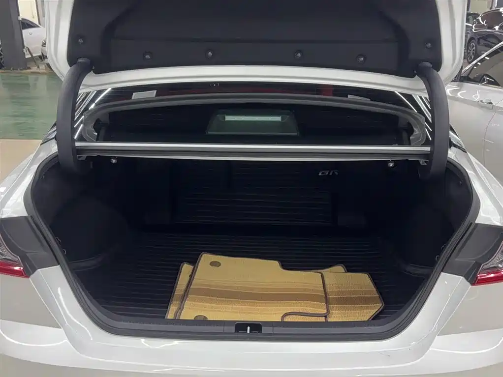 Toyota Camry 2024 2.0GVP Luxury Edition фото 15