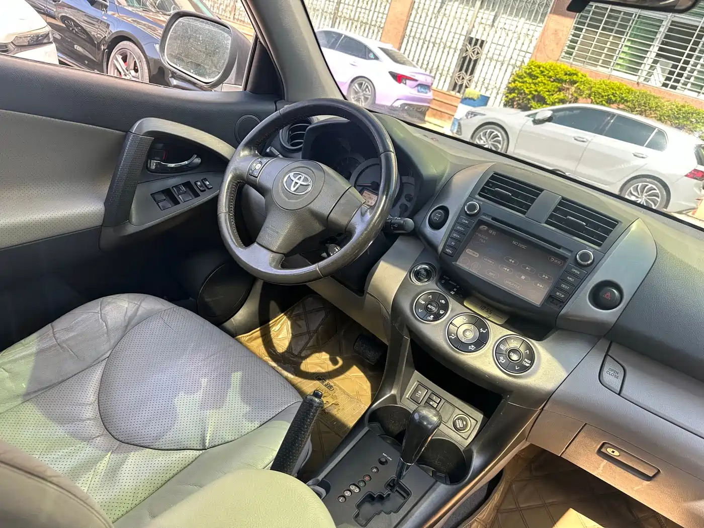 Toyota RAV4 Rongfang 2011 2.4L Automatic 4WD Ultimate Navigation Edition фото 9