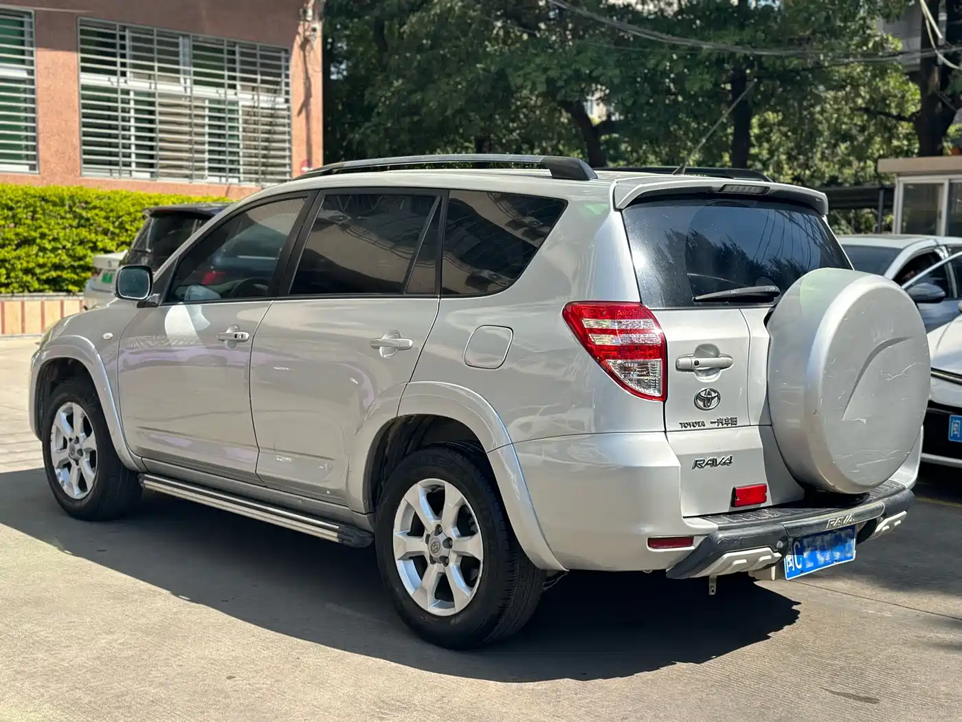 Toyota RAV4 Rongfang 2011 2.4L Automatic 4WD Ultimate Navigation Edition фото 3