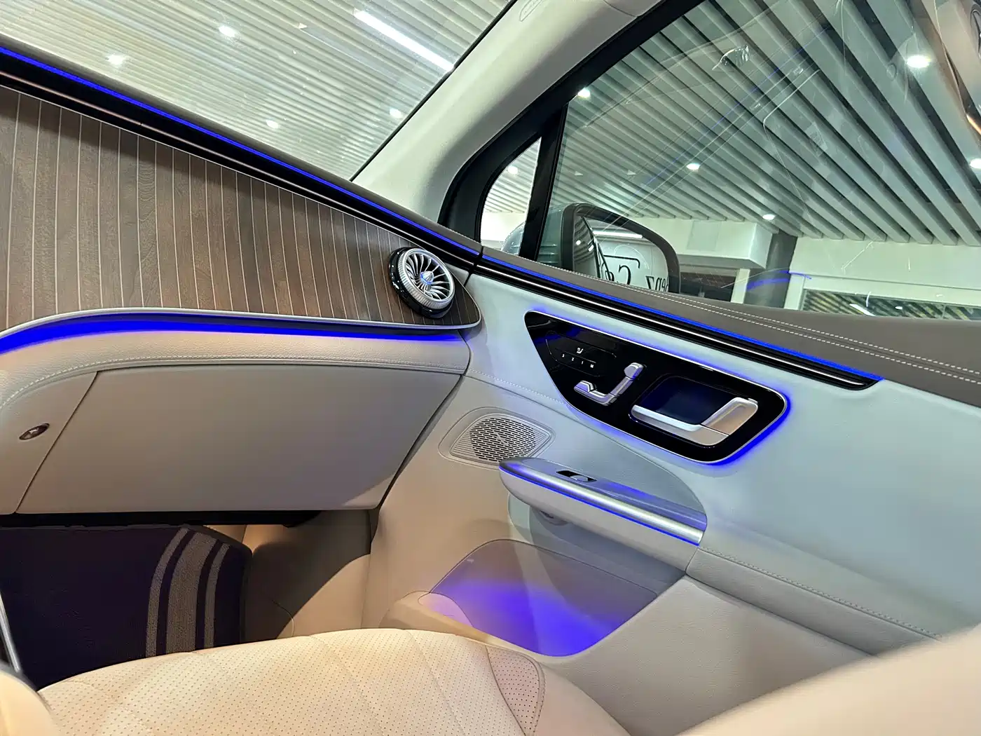 MERCEDES-BENZ EQE SUV