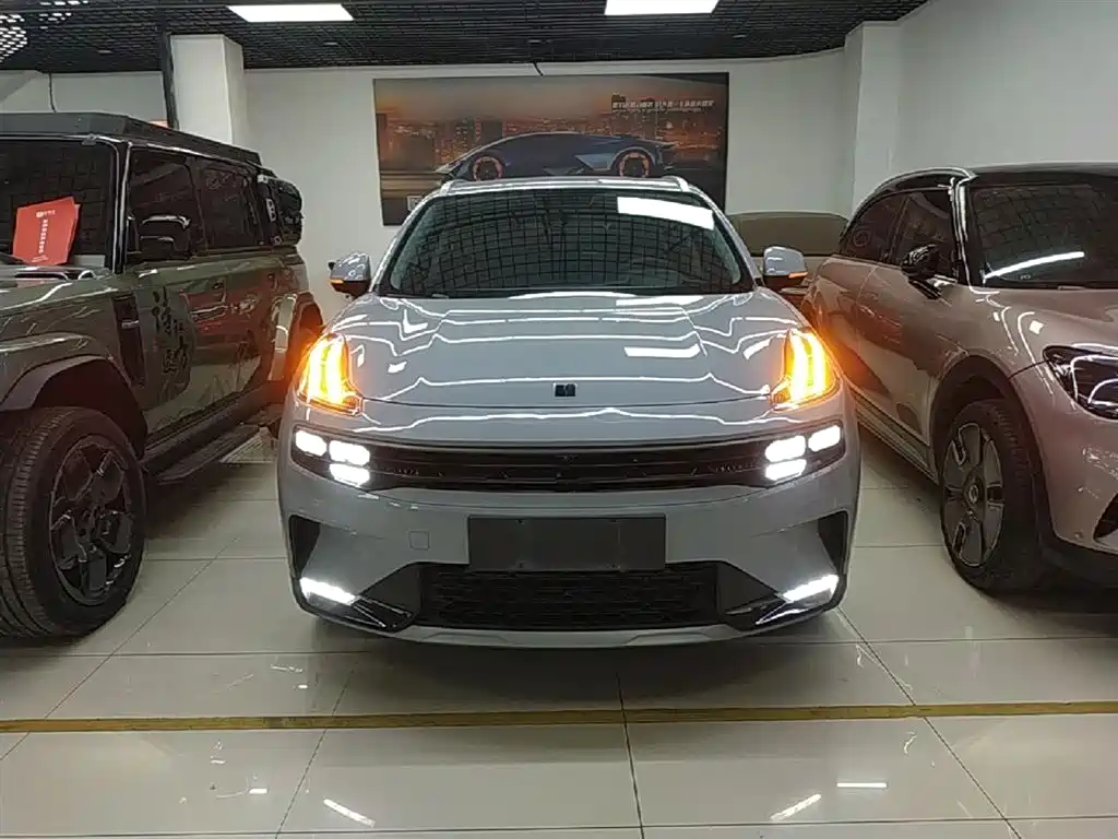 Lynk & Co 06 EM-P 2022 PHEV 84KM Range Pro фото 3