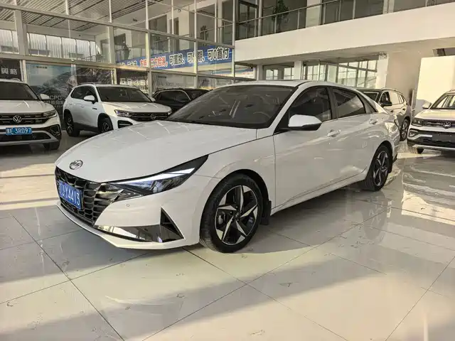 HYUNDAI ELANTRA