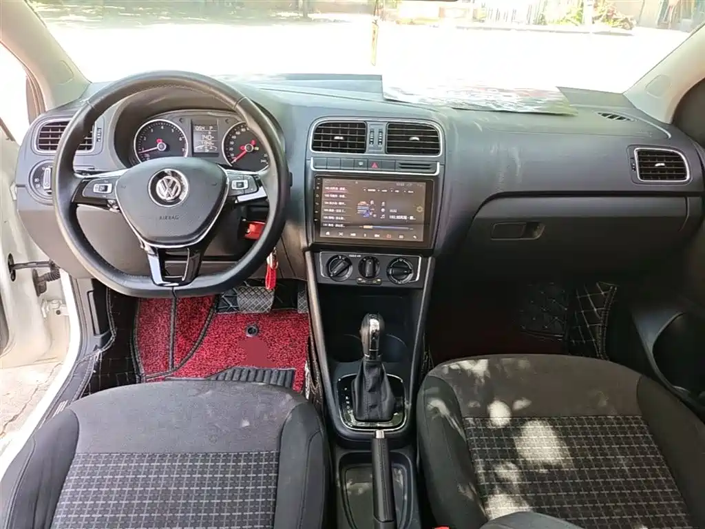 Volkswagen Polo 2016 1.6L Automatic Comfort фото 10
