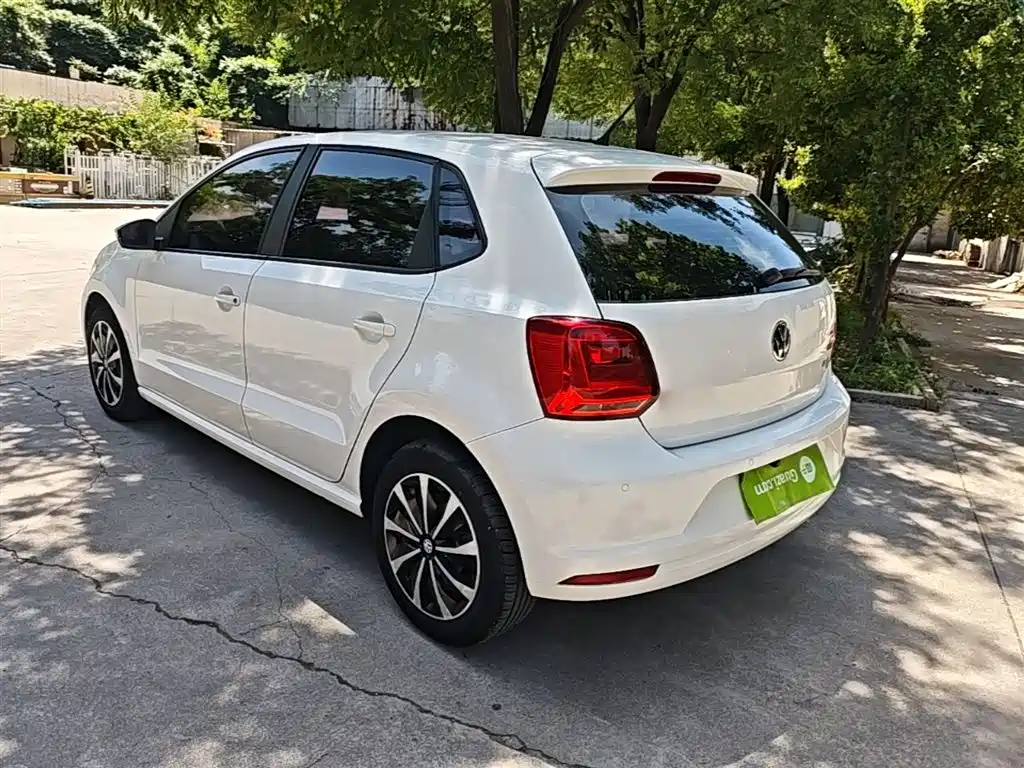 Volkswagen Polo 2016 1.6L Automatic Comfort фото 5