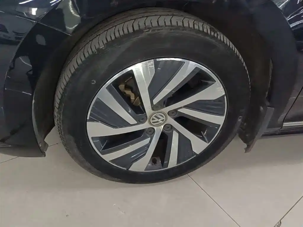 Volkswagen Passat New Energy 2019 430PHEV Hybrid Luxury Edition фото 23