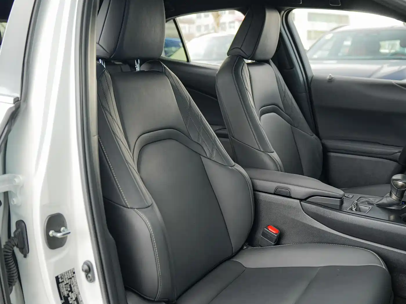 Lexus UX 2022 260h Cool Edition фото 12