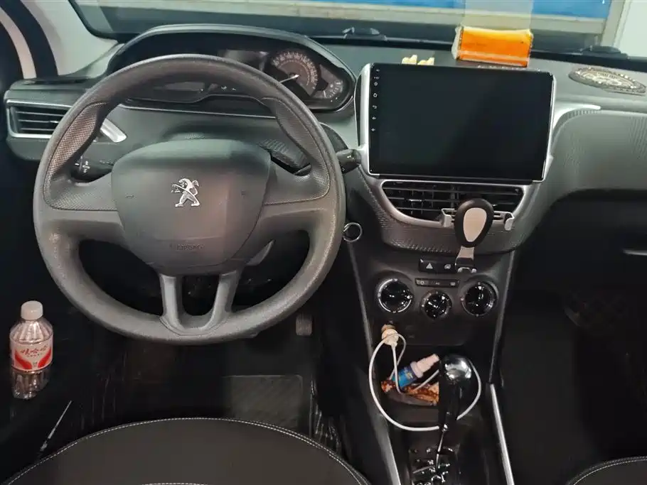 Peugeot 2008 2014 1.6L Automatic Trend Edition фото 12