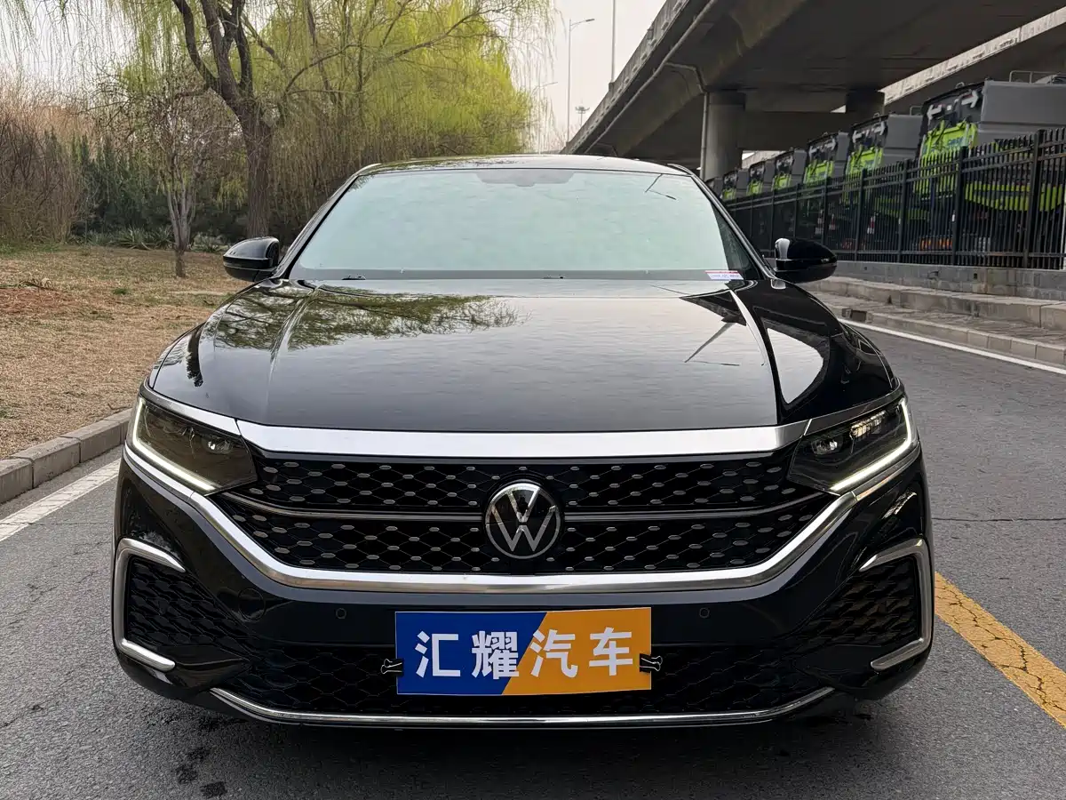 Volkswagen Passat 2023 Facelift 330TSI Starlight Elite Edition фото 2