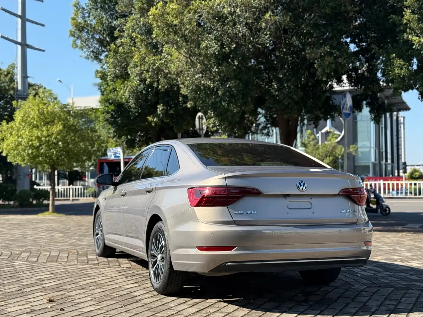Photo 5 - Volkswagen Sagitar