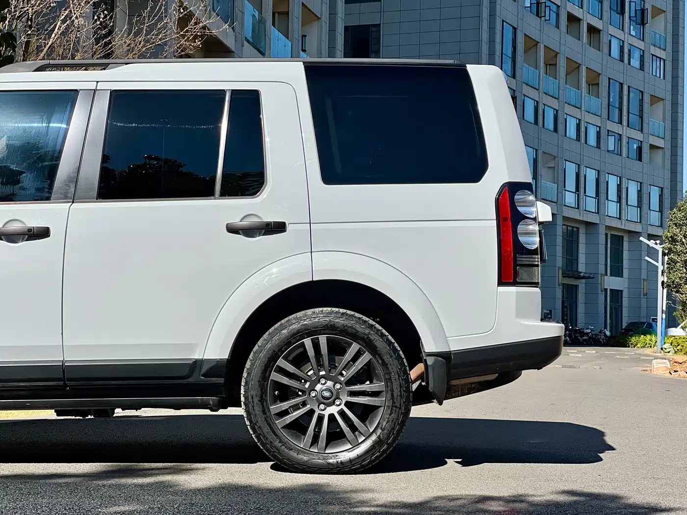Land Rover Discovery 2015 3.0 SC V6 SE фото 7