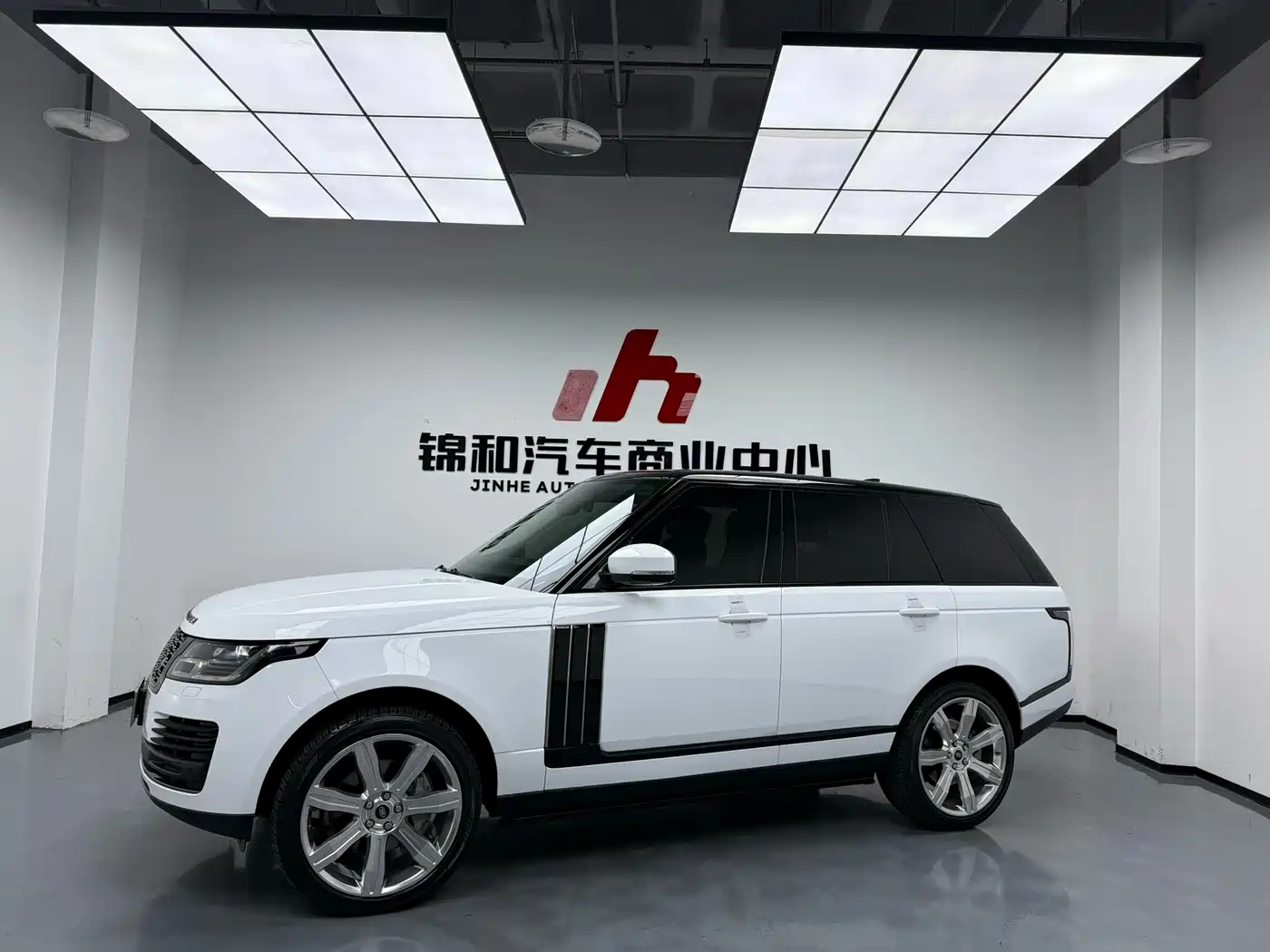 Land Rover Range Rover 2018 3.0 SC V6 Golden Age Edition фото 5