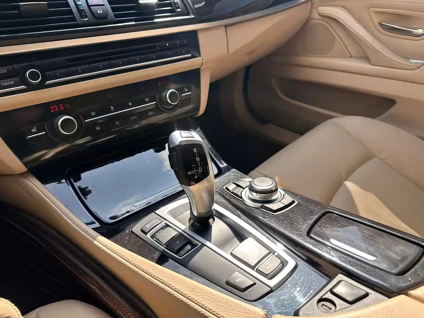 BMW 5 Series 2013 525Li Leadership фото 11