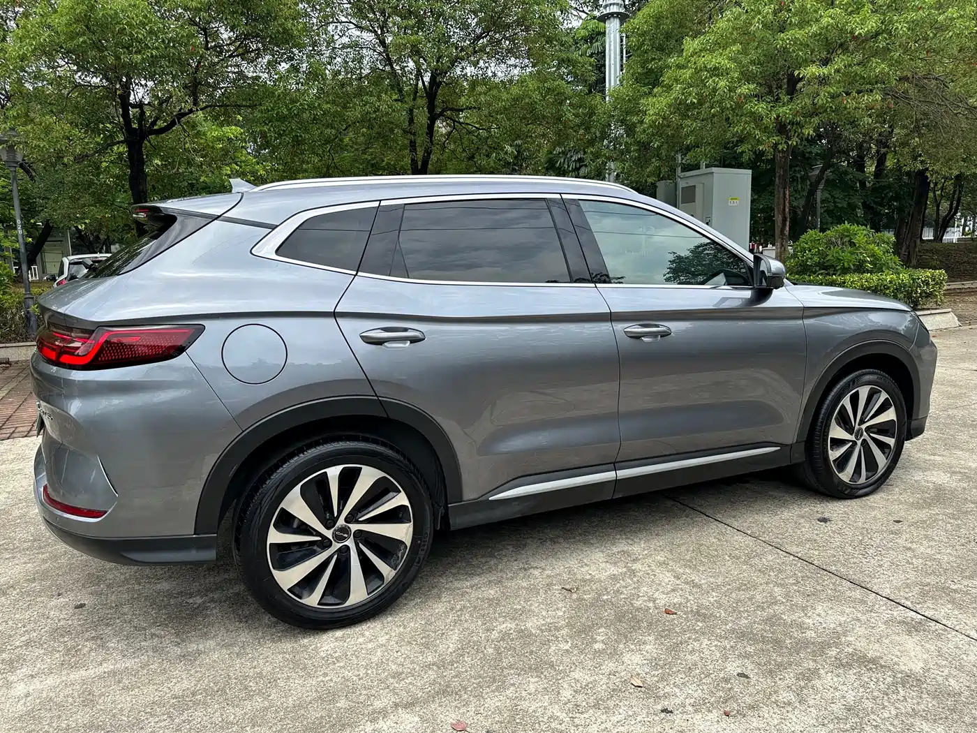BYD Song PLUS PHEV 2024 Glory Edition DM-i 110km Flagship PLUS фото 15
