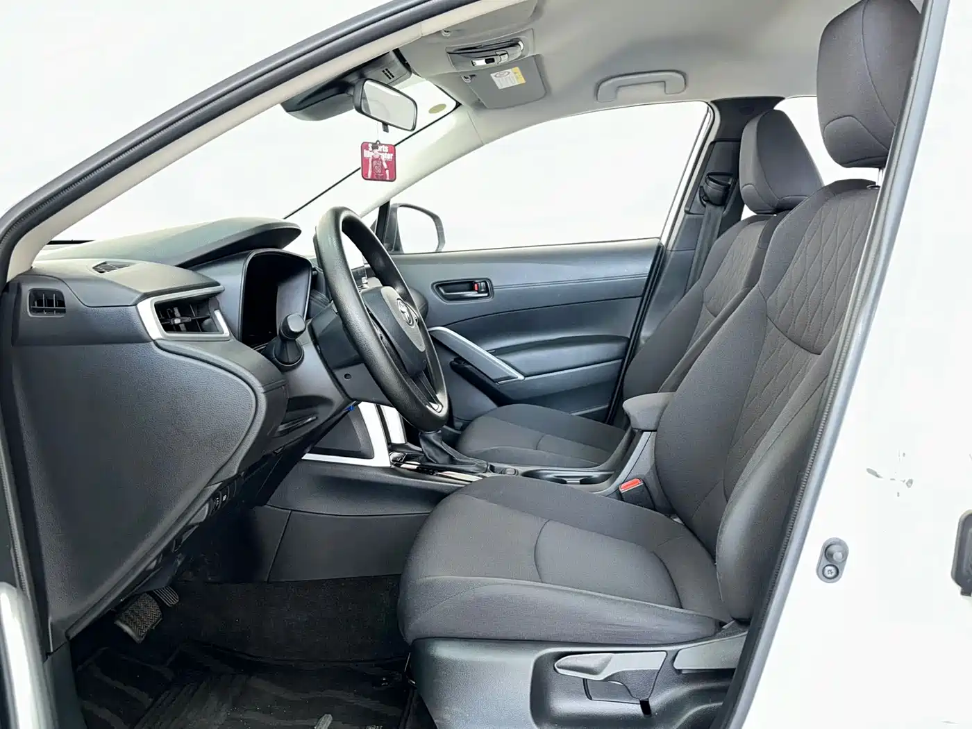 Toyota Corolla Cross 2023 2.0L Pioneer Edition фото 8