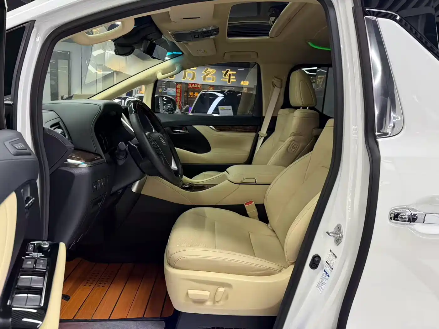 Toyota Alphard 2020 Hybrid 2.5L Luxury Edition фото 11