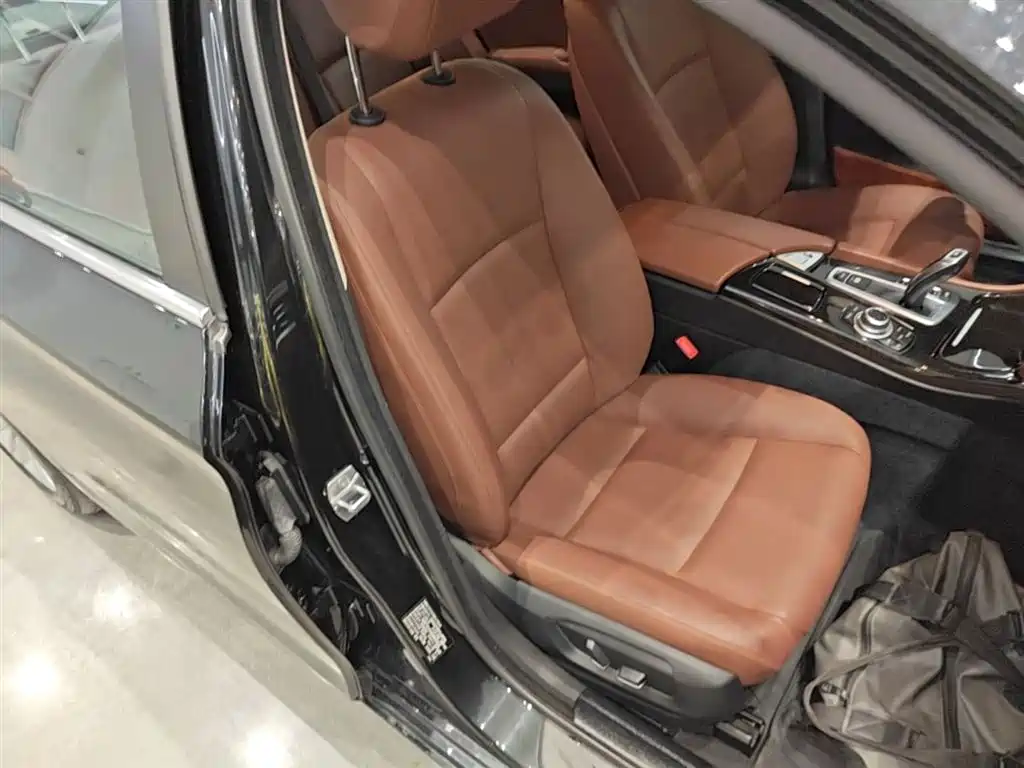BMW 5 Series 2014 525Li Leading фото 25
