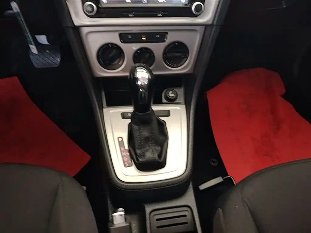 Volkswagen Lavida 2013 Facelift Classic 1.6L Automatic Trend фото 14
