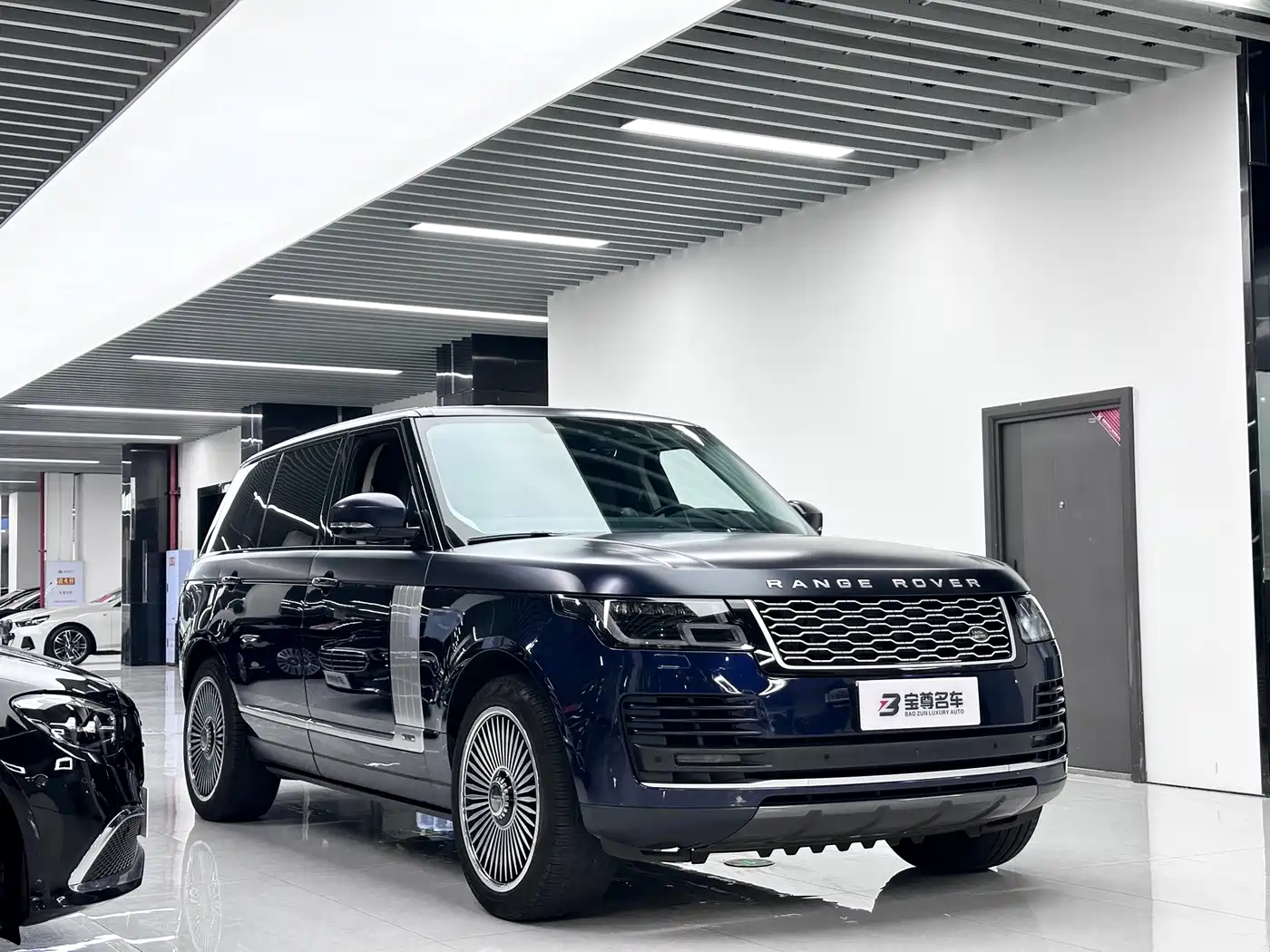 Land Rover Range Rover 2020 3.0 L6 Heritage Extended Edition фото 3