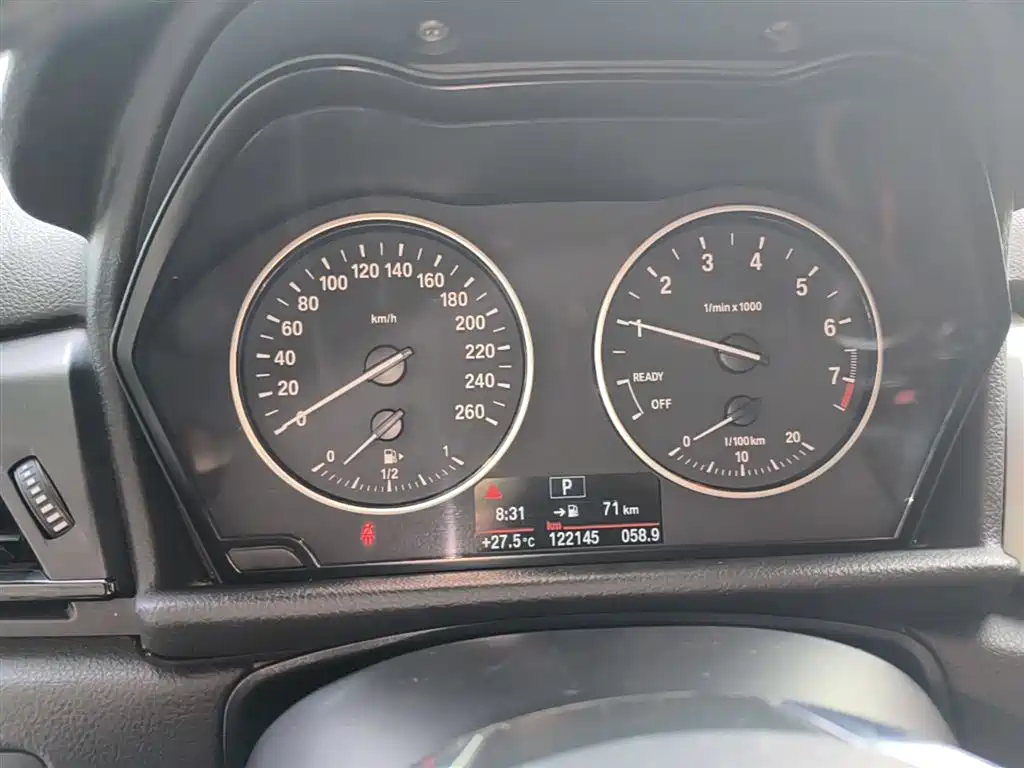 BMW 2 Series Touring 2016 218i Leading фото 12