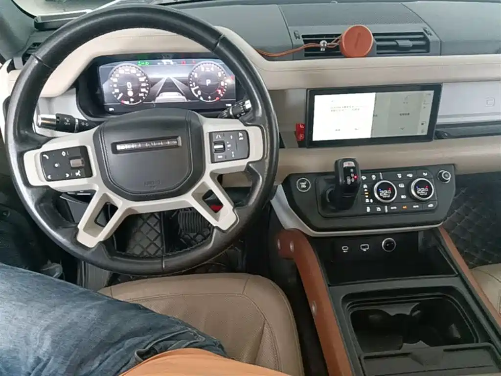 Land Rover Defender 2020 Model 110 P400 HSE фото 10