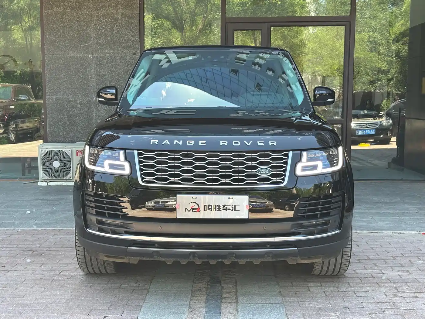 Land Rover Range Rover 2022 3.0 L6 400PS Heritage Extended Classic Edition фото 3