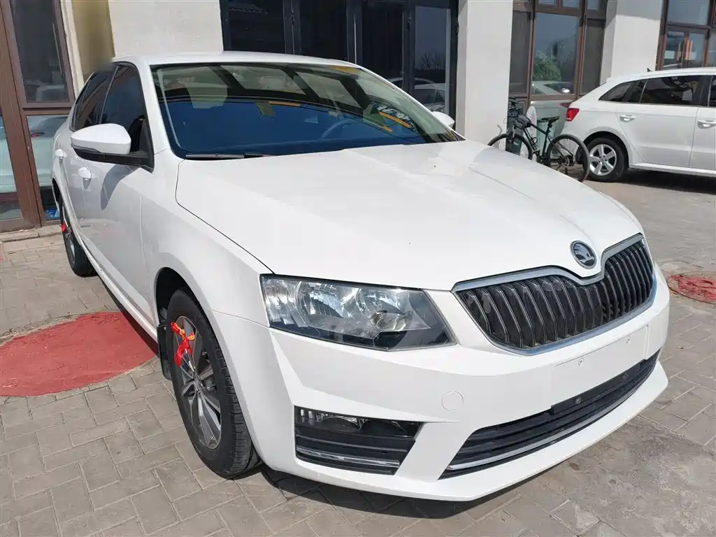 Škoda Octavia 2017 Classic 1.6L Manual Comfort фото 22