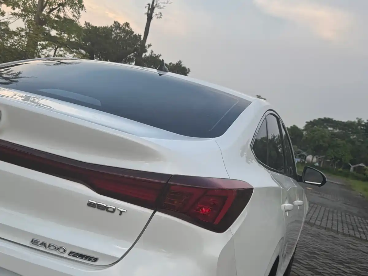 Фото 21 - Changan Eado