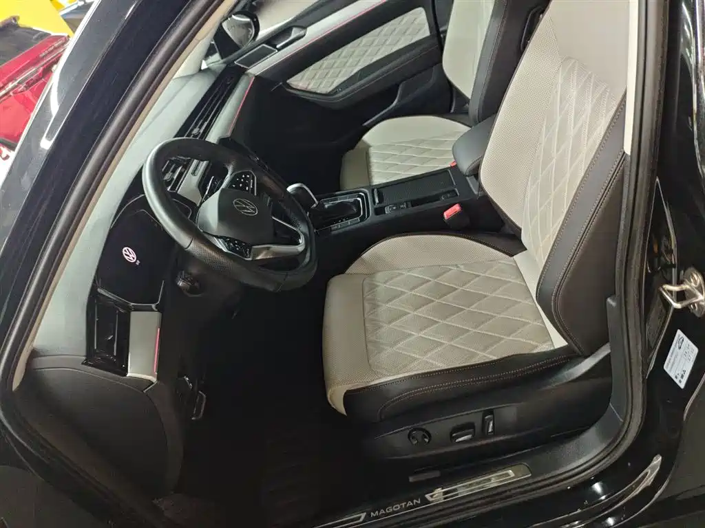 Volkswagen Magotan 2023 Model 2 Million Commemorative Edition 330TSI DSG Luxury фото 11