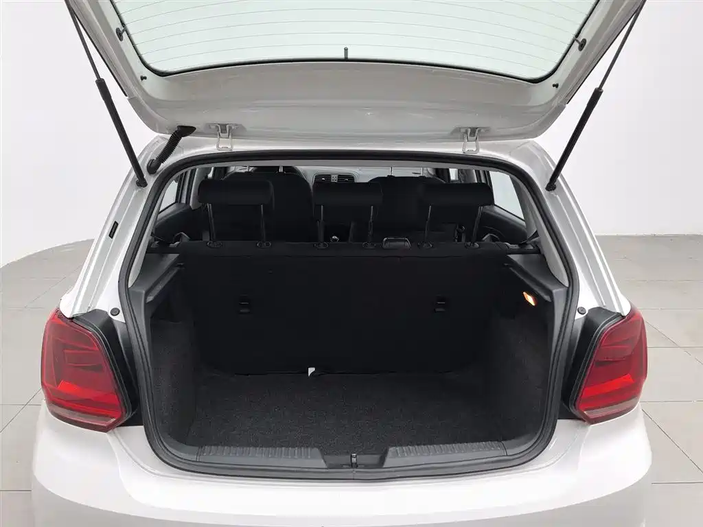 Volkswagen Polo 2014 1.4L Manual Trend Edition фото 16