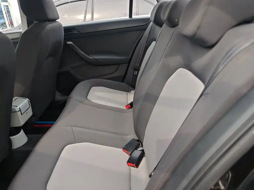 Škoda Rapid 2015 1.4L Manual Joy Selection фото 17