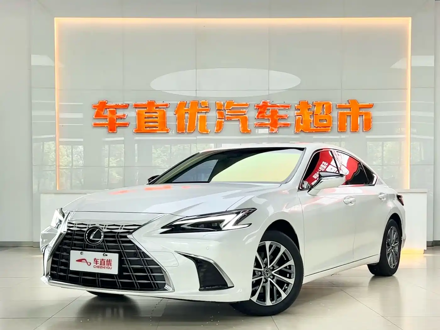 Lexus ES 2025 300h Ultimate Edition
