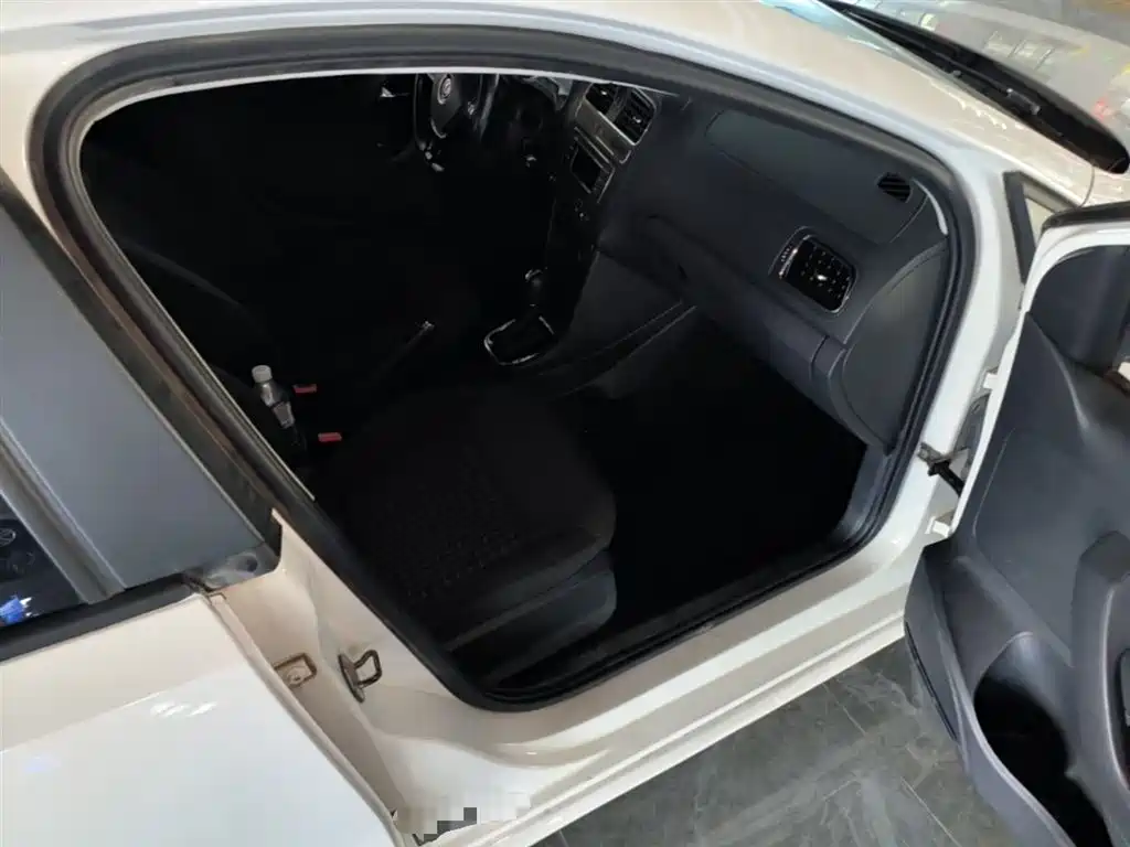 Volkswagen Polo 2016 1.6L Automatic Comfort фото 11