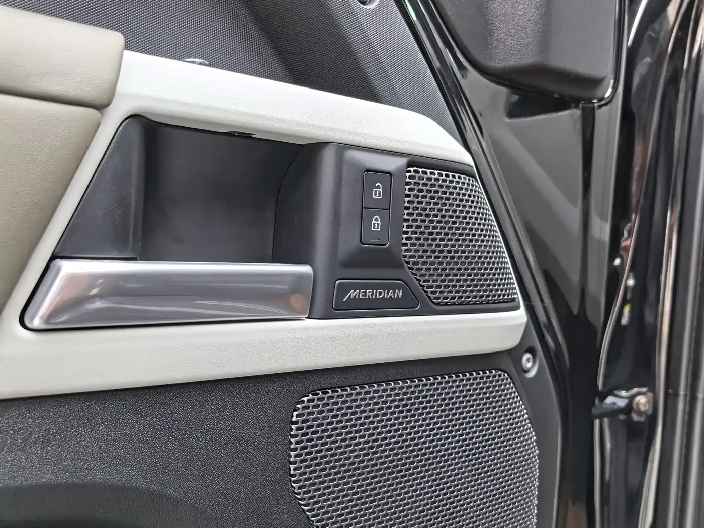 Land Rover Defender 2022 110 P400 X-DYNAMIC HSE фото 10