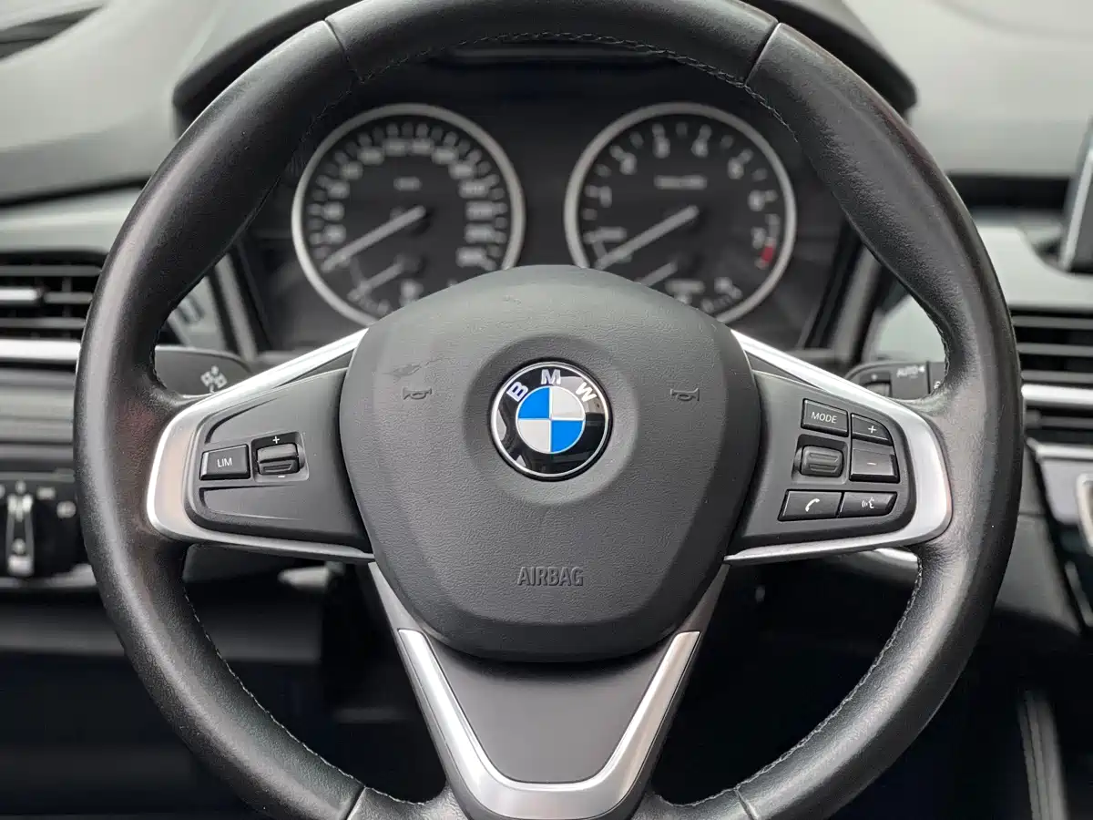 BMW 2 Series Touring 2016 218i Sport Design Package фото 5
