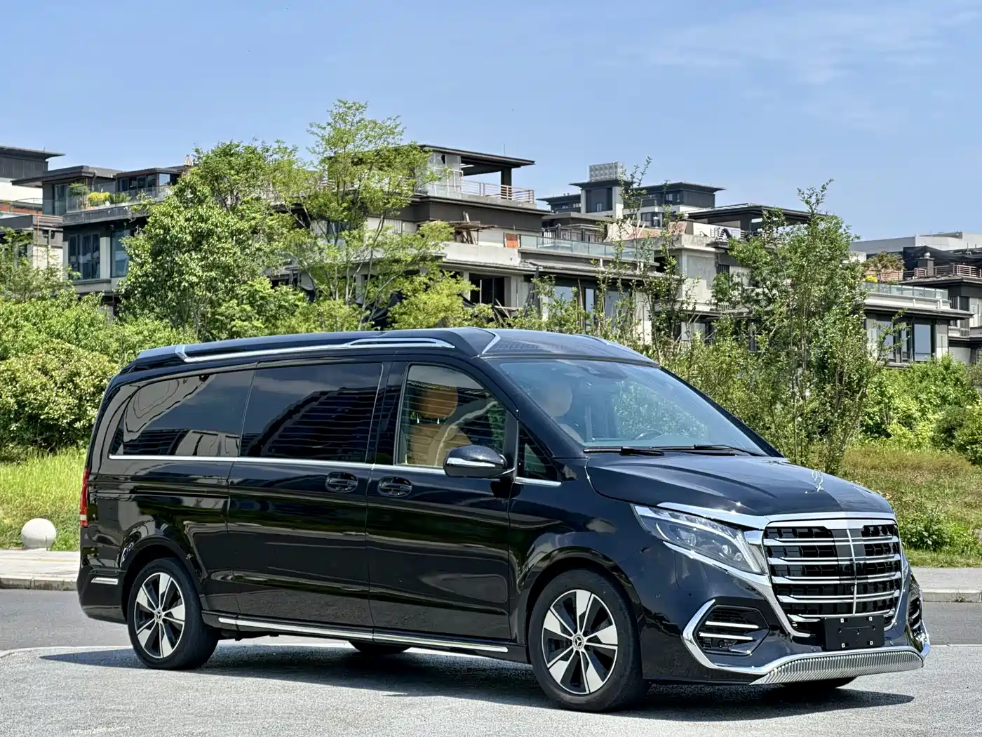 Mercedes-Benz V-Class 2022 V 260 L Long Wheelbase Luxury Edition фото 2