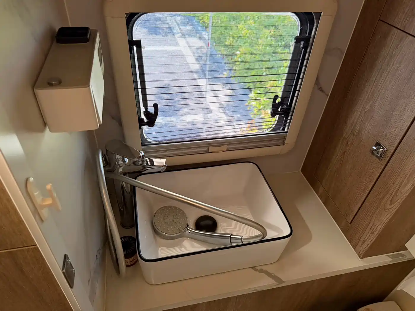 SAIC Maxus V100 RV 2022 Model 2.0T Life Home V100 Mountain Living Edition Longitudinal Bed фото 24