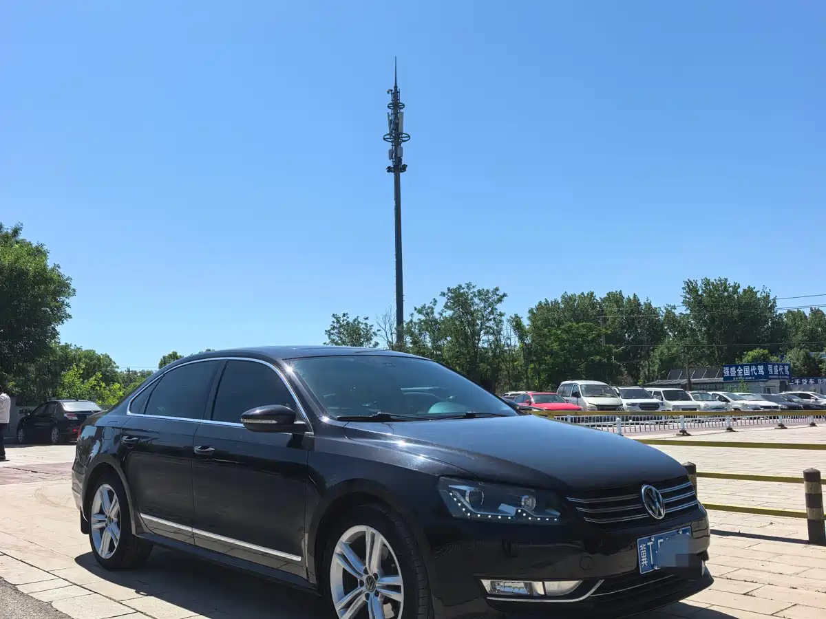 Volkswagen Passat 2015 1.8TSI DSG Prestige Edition фото 3