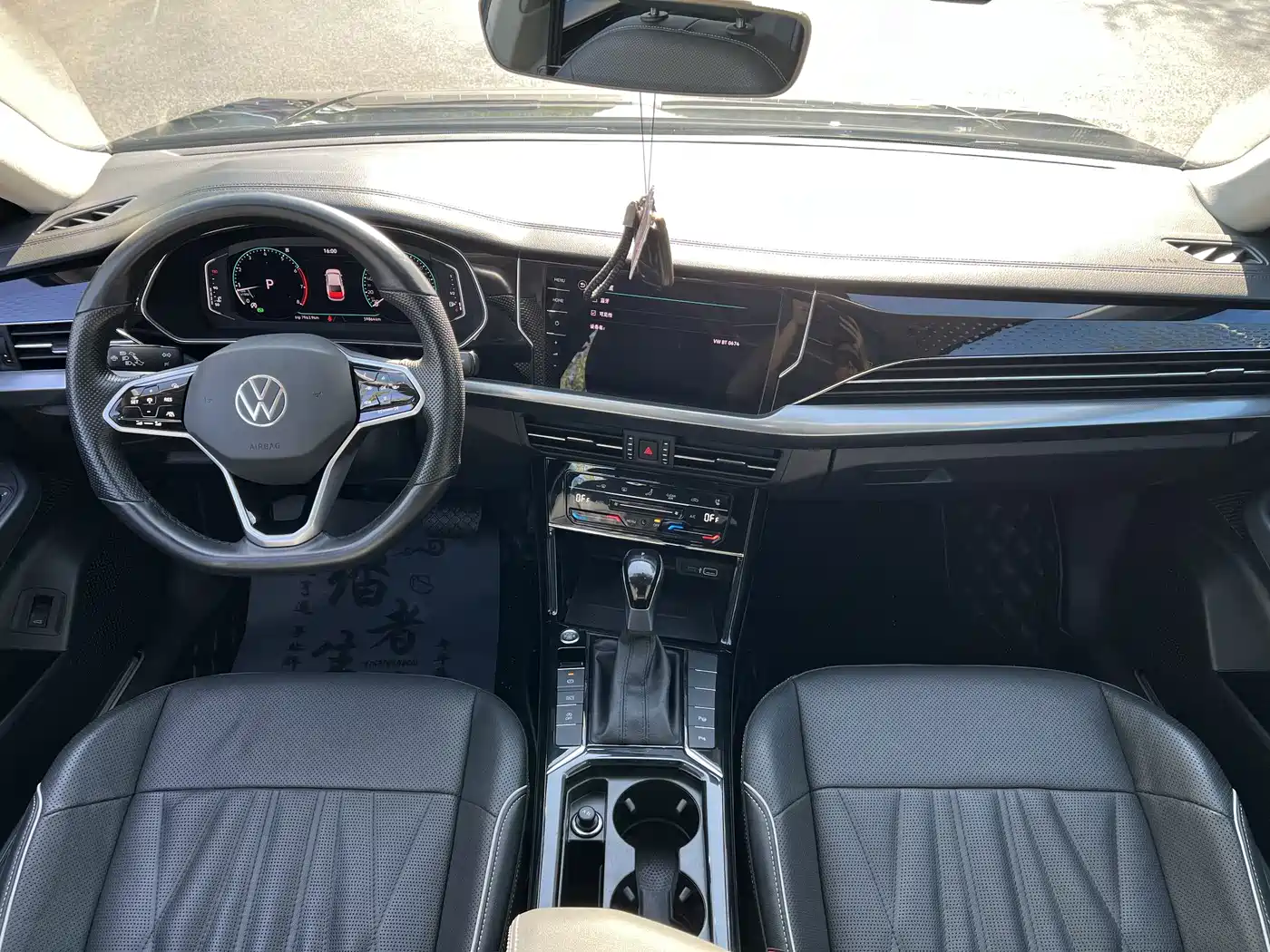 Volkswagen Passat 2022 330TSI Starlight Luxury Edition фото 10