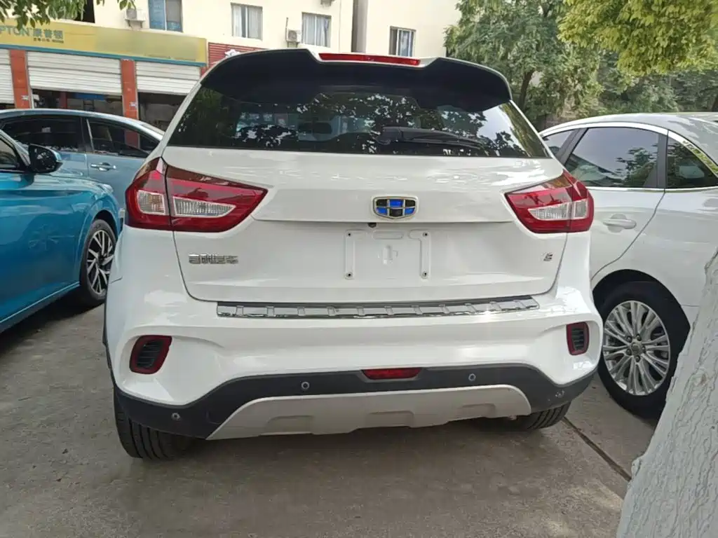 Фото 4 - Geely Vision X3