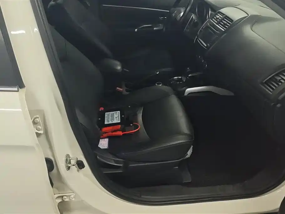 Mitsubishi ASX 2013 2.0L CVT AWD Flagship Edition фото 8