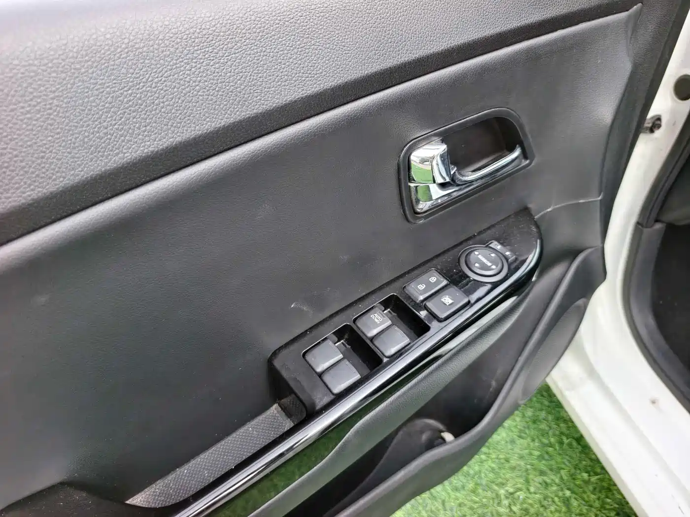 Kia K2 2012 Sedan 1.6L AT Premium ECO Commemorative Edition фото 7