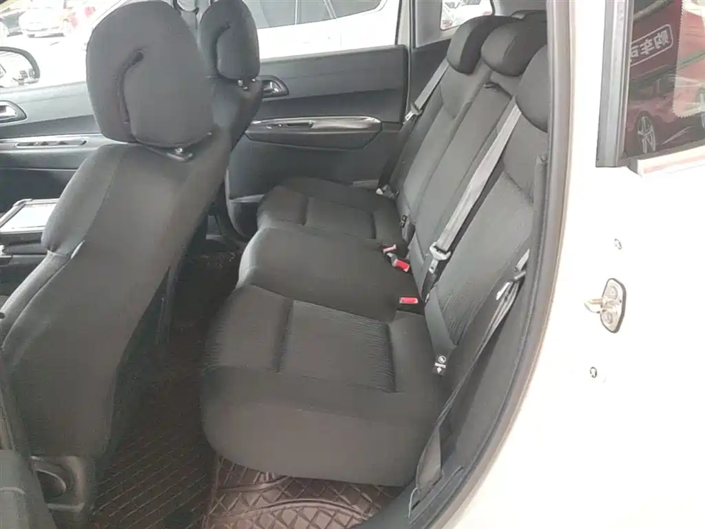 Peugeot 3008 2015 2.0L Automatic Classic Edition фото 17